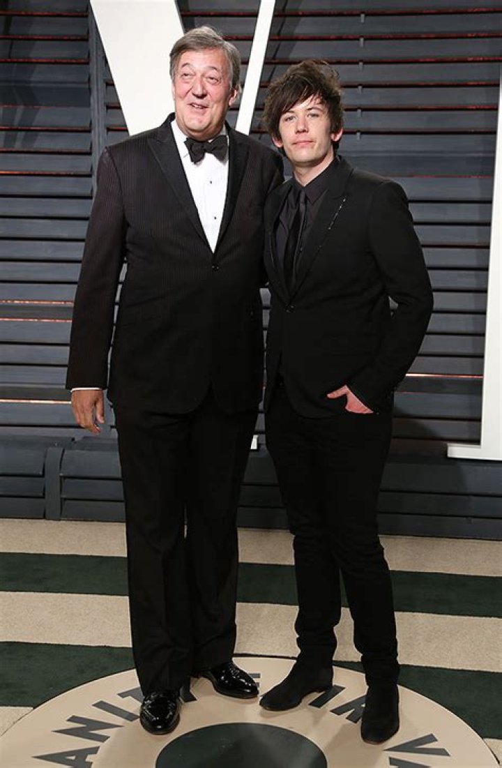 Stephen Fry’s Net Worth, Age, Height, Weight, Wife, Kids, Bio-Wiki