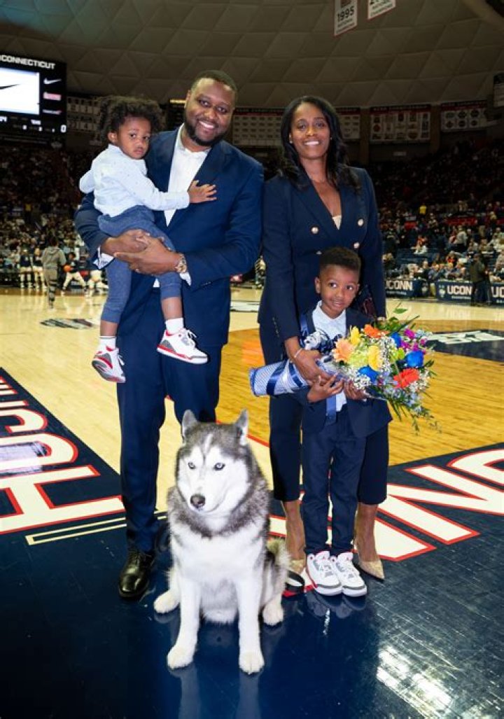 Swin Cash (Basketball Player) - Age, Birthday, Bio, Facts, Family, Net Worth, Height & More