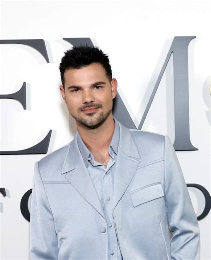 Taylor Lautner – Celebsgraphy