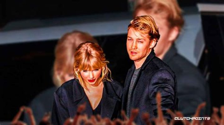 Taylor Swift Confirms Joe Alwyn Is Her Boyfriend In “…Ready For It” Music Video