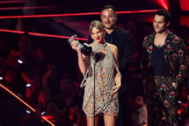 ¿Taylor Swift ganó Grabación del Año? – Celebrity.fm