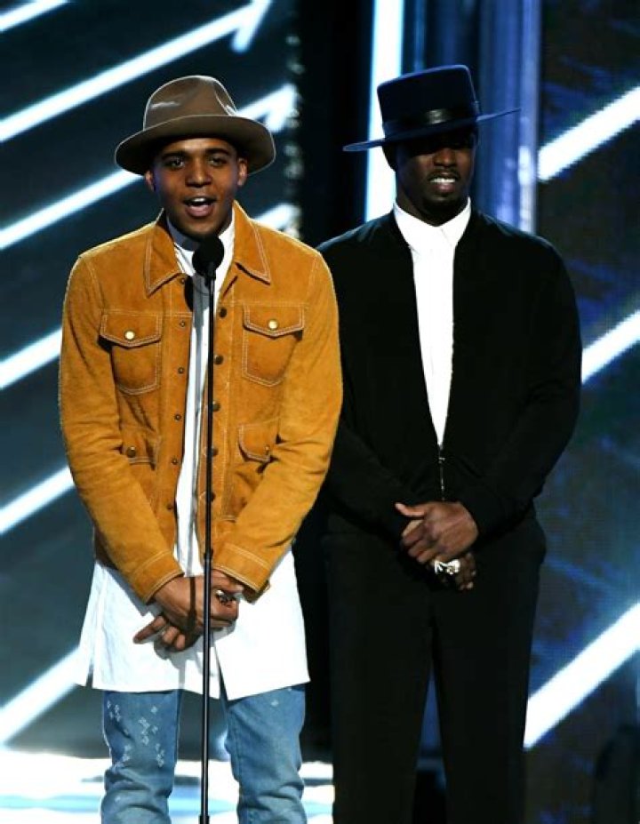 The Notorious B.I.G.’s Son CJ Wallace Honors His Late Dad at the 2017 Billboard Awards!