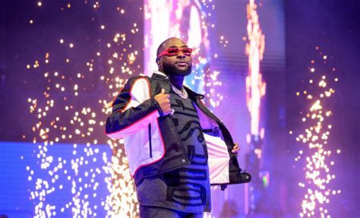 
There’s Nothing Wrong In What He Did- Video Of Davido Snatching Cup Of Drink From Chioma At An Event Sparks Debate 