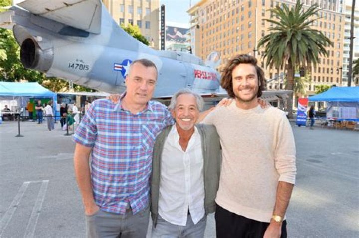 Todd Hoffman’s Net Worth, Age, Height, Weight, Wife, Kids, Bio-Wiki