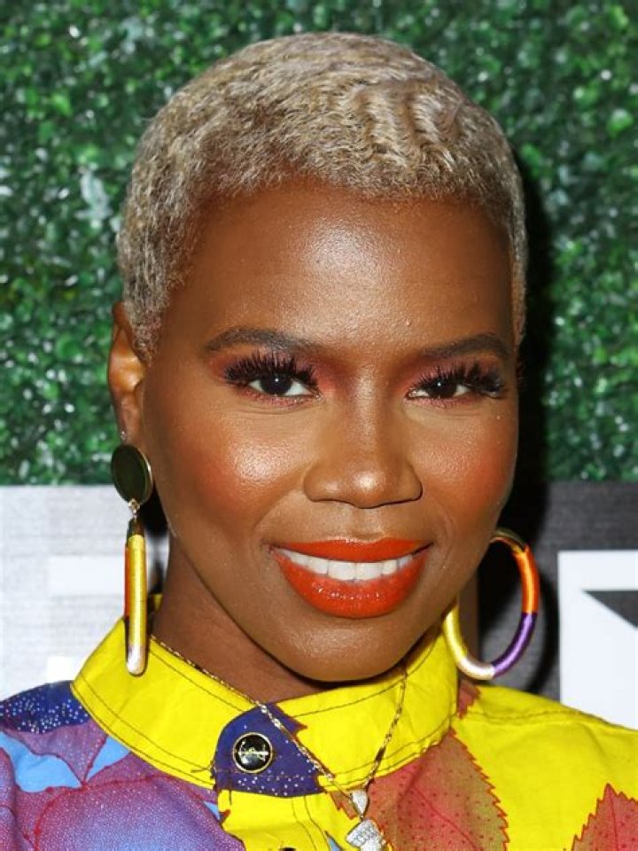 V Bozeman (R&B Singer) - Age, Birthday, Bio, Facts, Family, Net Worth, Height & More