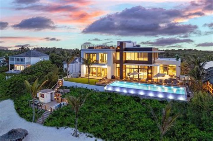 Vacation Goals! Kylie Jenner and Friends Stay in a Luxury Bahamas Mansion That Costs $10K a Night