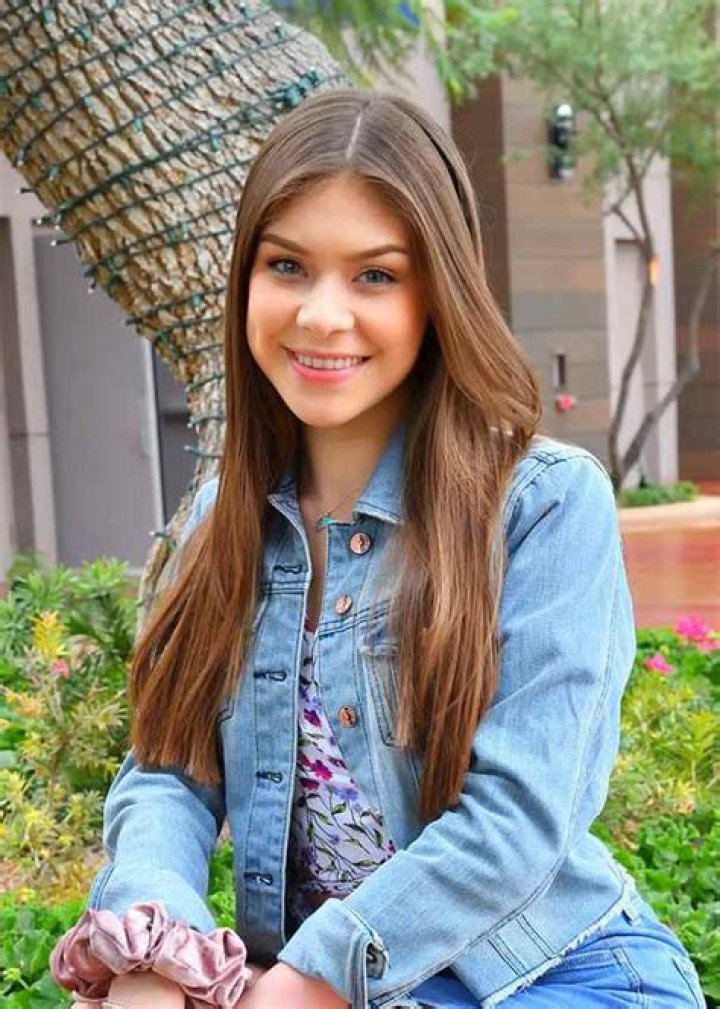 Victoria Snooks Biography, Wiki, Age, Height, Husband, Chris Fronzak and Net Worth