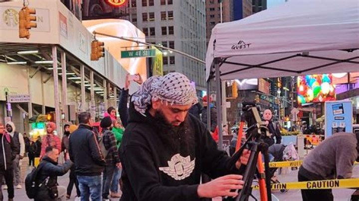 wayoflifesq (YouTube Star) - Age, Birthday, Bio, Facts, Family, Net Worth, Height & More