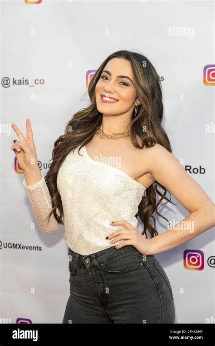 What celebrities live in Bell Canyon?