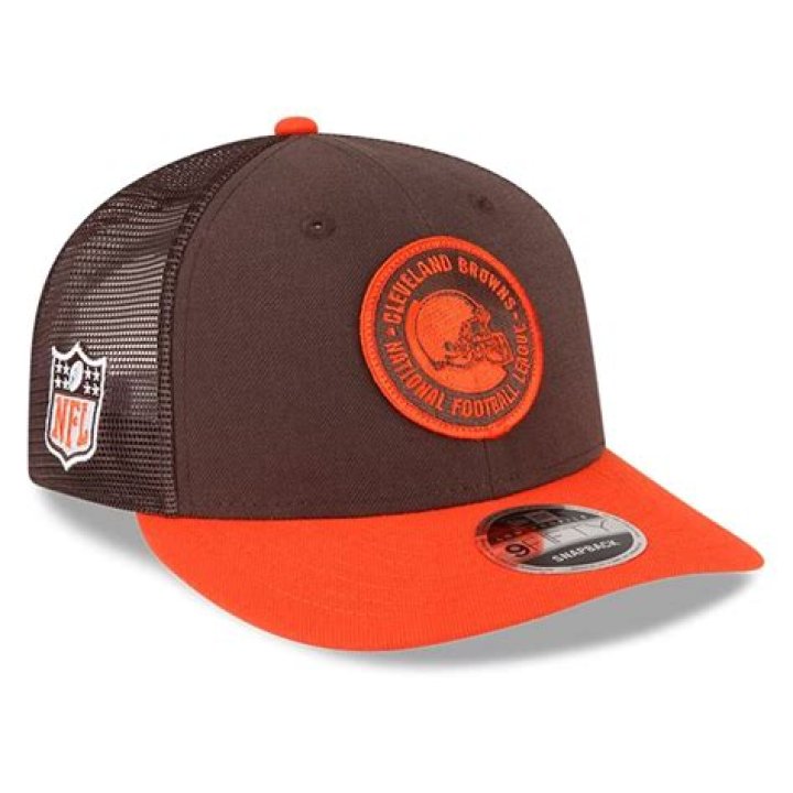What is the symbol on the Cleveland Browns Hats?
