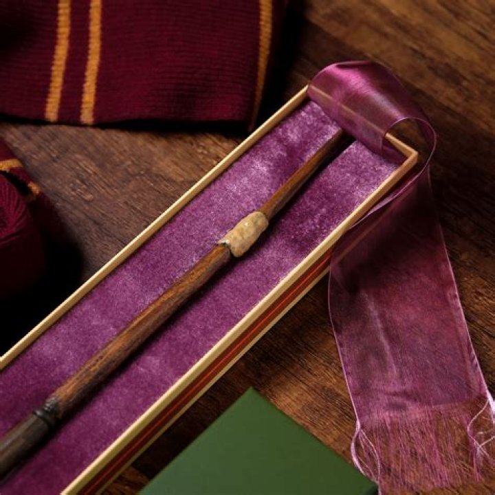 What was Charlie Weasley’s wand?