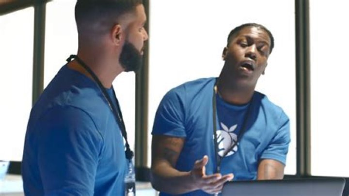 Who are the 2 black guys in the Geico commercial?