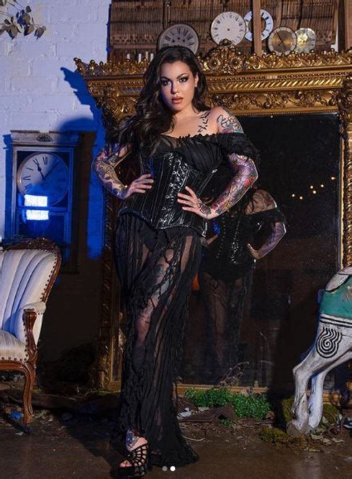 Who is Bailey Sarian? Wiki, Biography, Height, Age, Net Worth, Husband, Parents, Tattoos & More