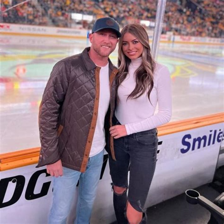 Who is Cole Swindell Wife? Net Worth, Height.