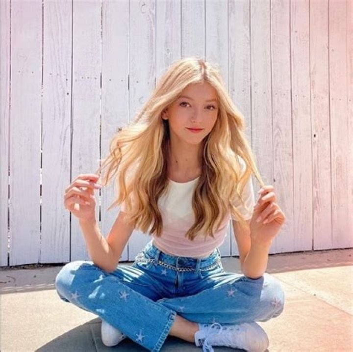 Who is Emily Dobson? Biography, Wiki, Age, Boyfriend, Height, Parents, Net Worth & More