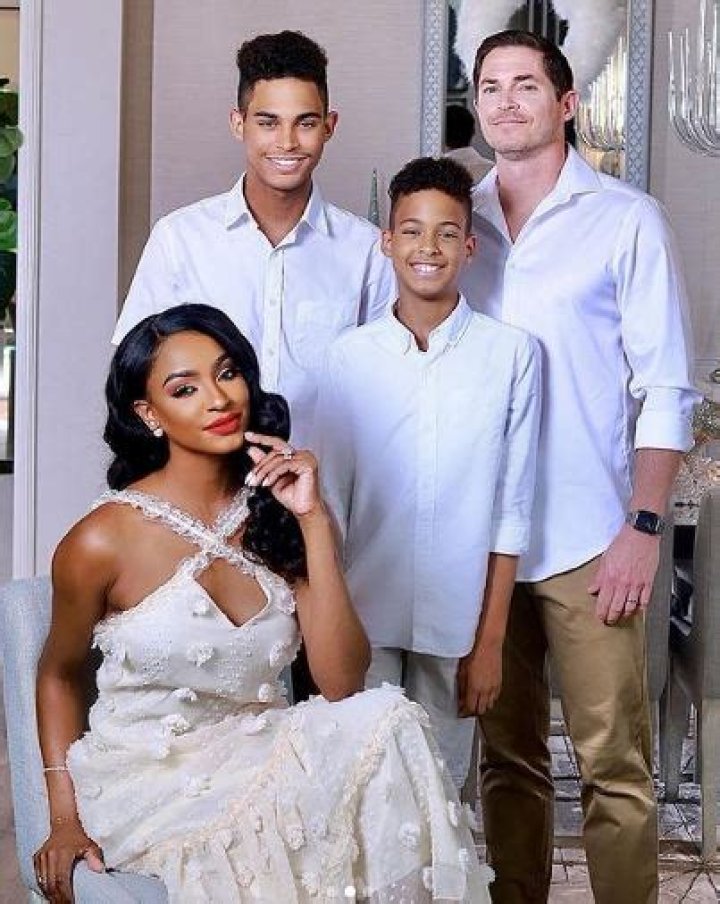 Who is Guerdy Abraira? Wiki, Age, Height, Husband, Family, Ethnicity, Net Worth, Bio & More