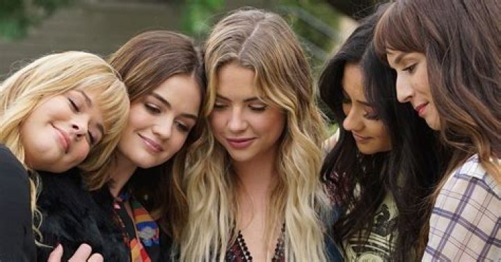 Who Is Holden on ‘Pretty Little Liars’? The Season 2 Character Returns!