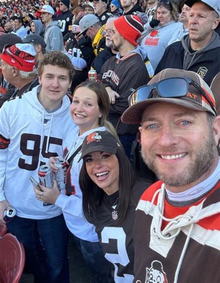 Who is Hollie Strano? Wiki, Age, Weight, Height, Husband, Family, Education & BIO