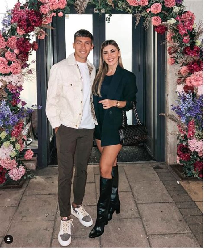 
Who Is Lisandro Martinez’s Girlfriend? Meet Muri López Benítez On Instagram 