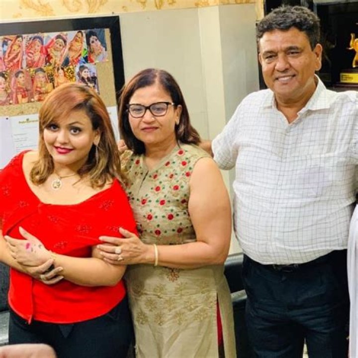 Who is Nisha Lamba? Wiki, Biography, Age, Husband, Family, Salon, Net Worth & Facts