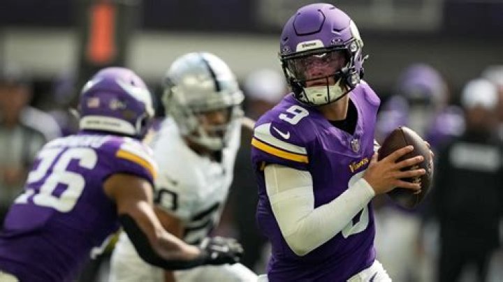 WhoopsMelissa McCarthy Suffered “Intense” Injury While Filming Latest Movie