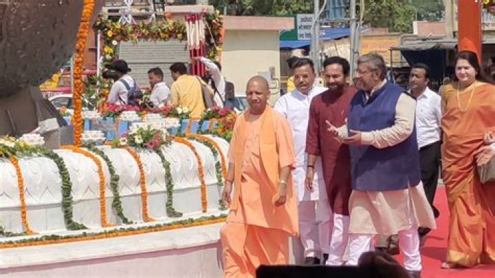 
Yogi govt invites Lata Mangeshkar’s family for inauguration of Lata Chowk 