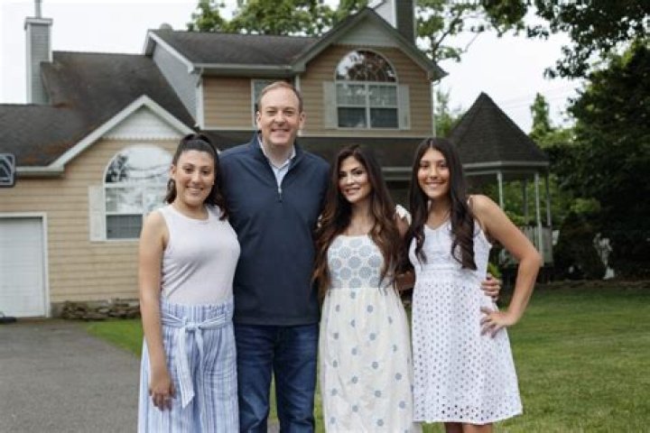 Yola Bio, Wiki, Age, Height, Family, Dating, Songs, Awards and Net Worth.